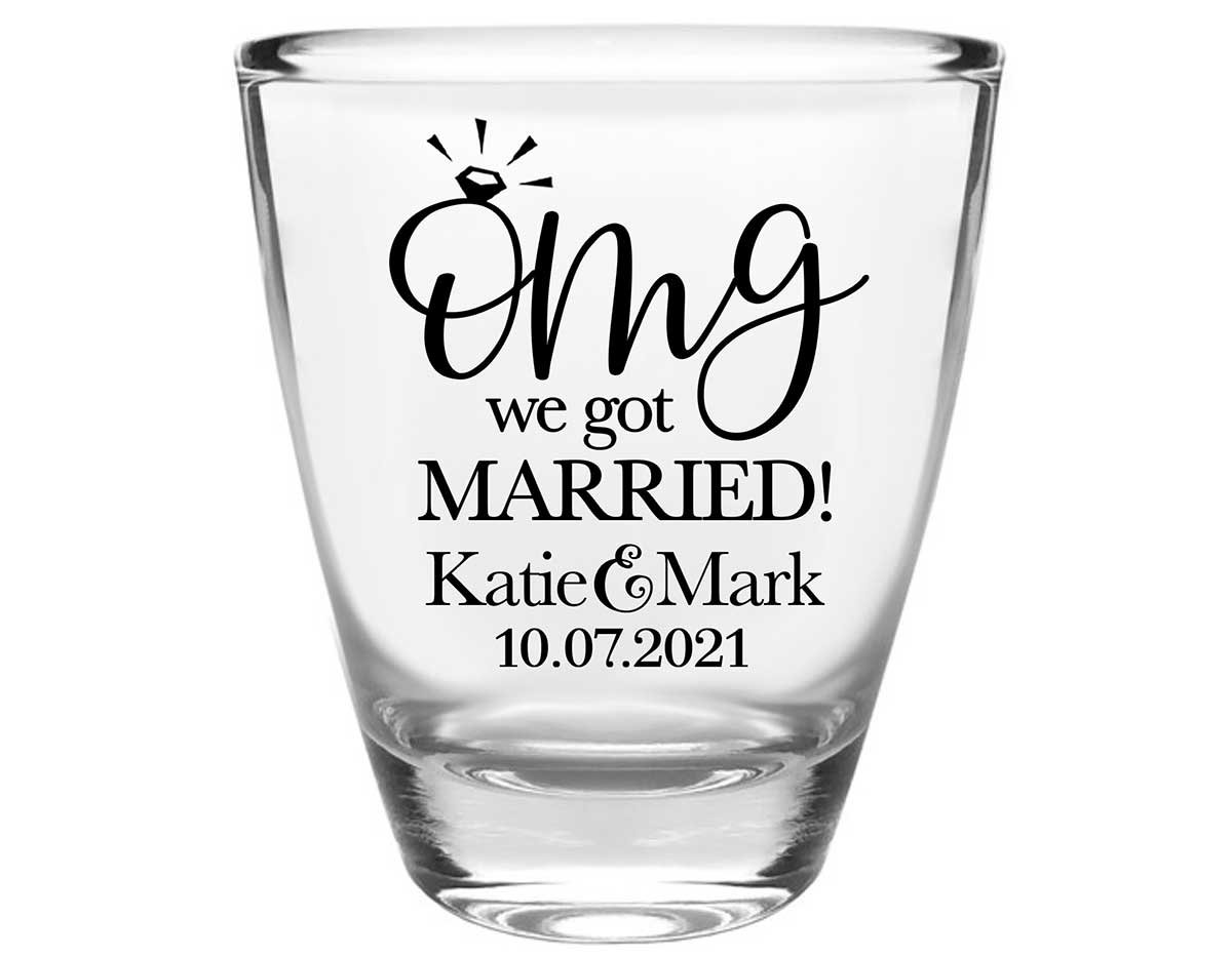 OMG We Got Married 1A Clear 1oz Round Barrel Shot Glasses Cute Wedding Gifts for Guests